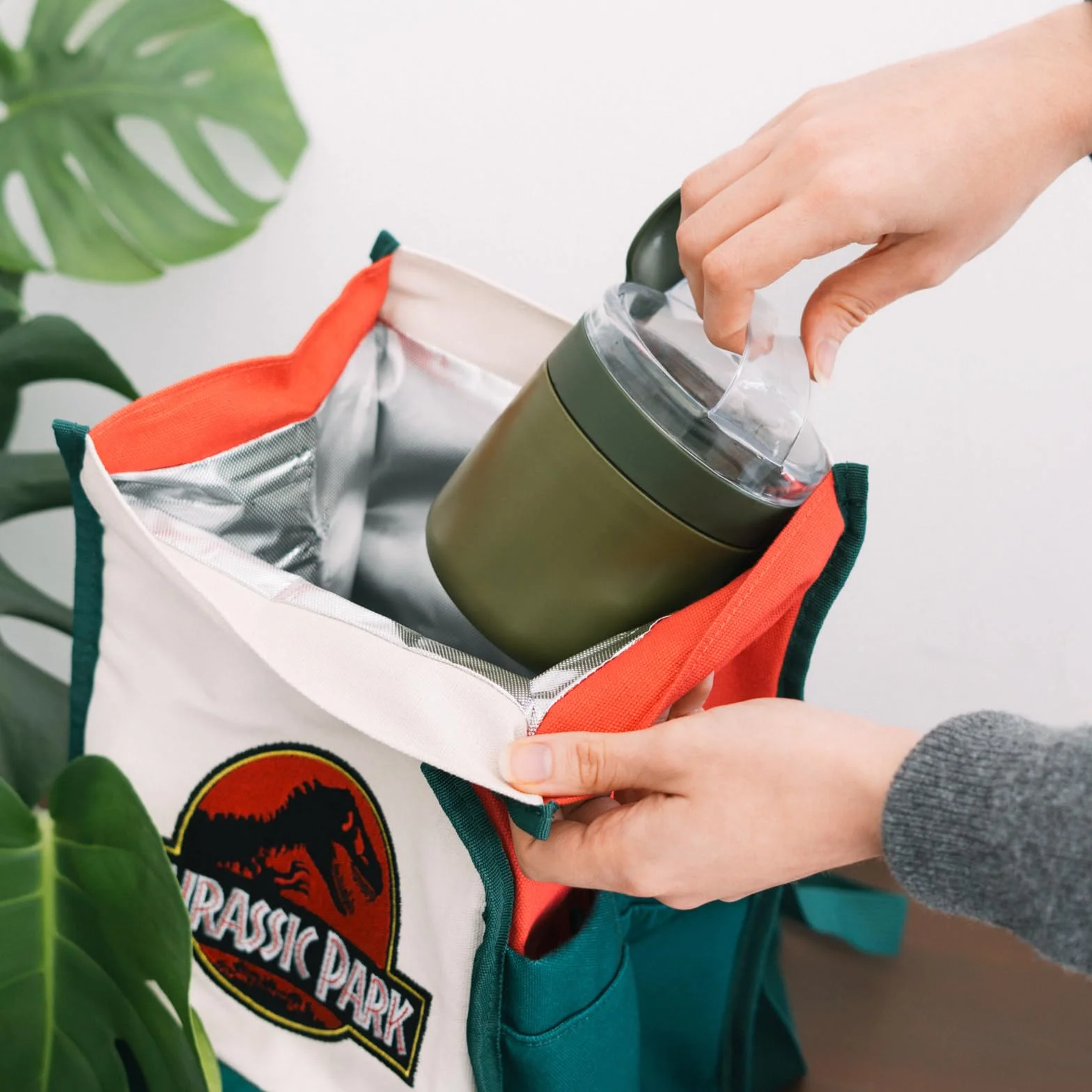 Grupo Erik Borsa Porta Pranzo Jurassic Park - Portapranzo Termico Per Alimenti 11,6L, Materiali resistenti e Facili da Pulire | Lunch Box Termico, Jurassic Park Gadget