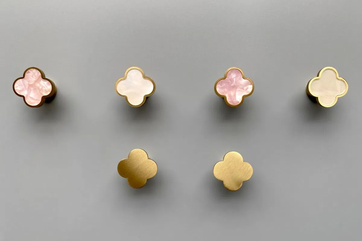 Ganci decorativi da parete in ottone massiccio, ganci a vite per cappotti, zaini, borse, ganci da parete in oro champagne fantasia (rosa fiorito) (confezione da 4)