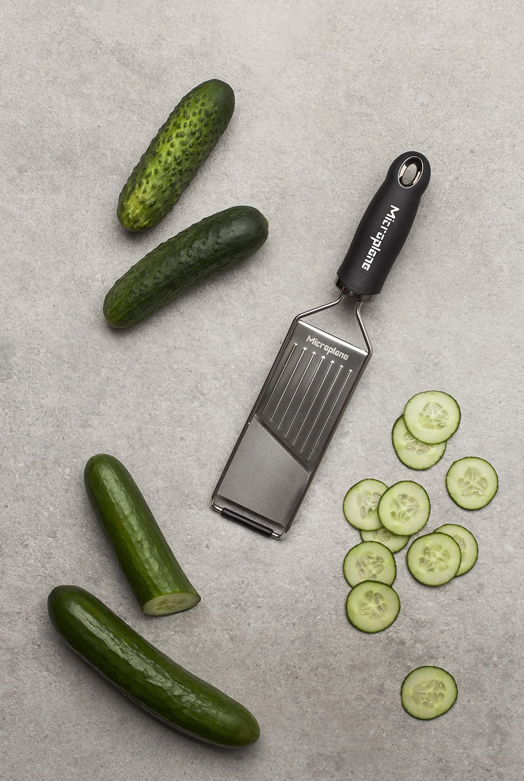 Microplane Grattugia da Cucina Mandolina Acciaio Inossidabile Nera Serie Gourmet Ideale per Patata, Carota, Cetriolo, Zucchina e Barbabietola