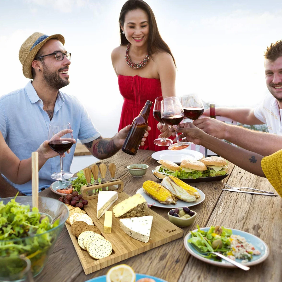 joeji's Kitchen Tagliere per Formaggi Aperitivo in Legno di Bambù - Set formaggio e coltelli con Quattro Utensili - Regali di Natale, regali di inaugurazione della casa, regali di anniversario