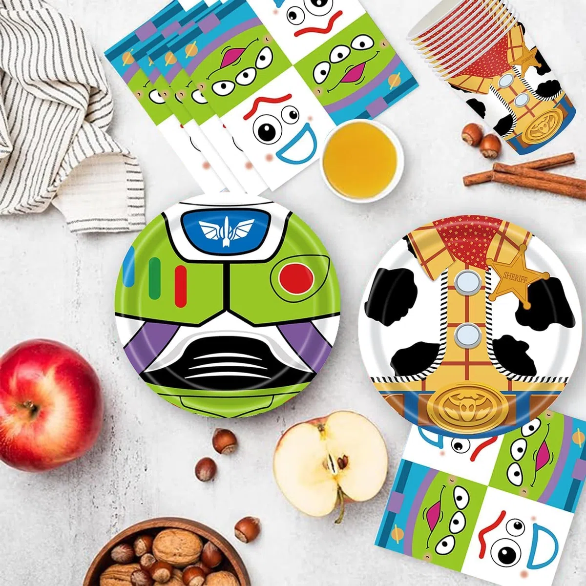 Set di 61 pezzi di stoviglie per feste Toy Story, decorazioni per feste di compleanno per bambini, comprensivo di bicchieri, piatti, tovaglia e tovaglioli, per 20 ospiti