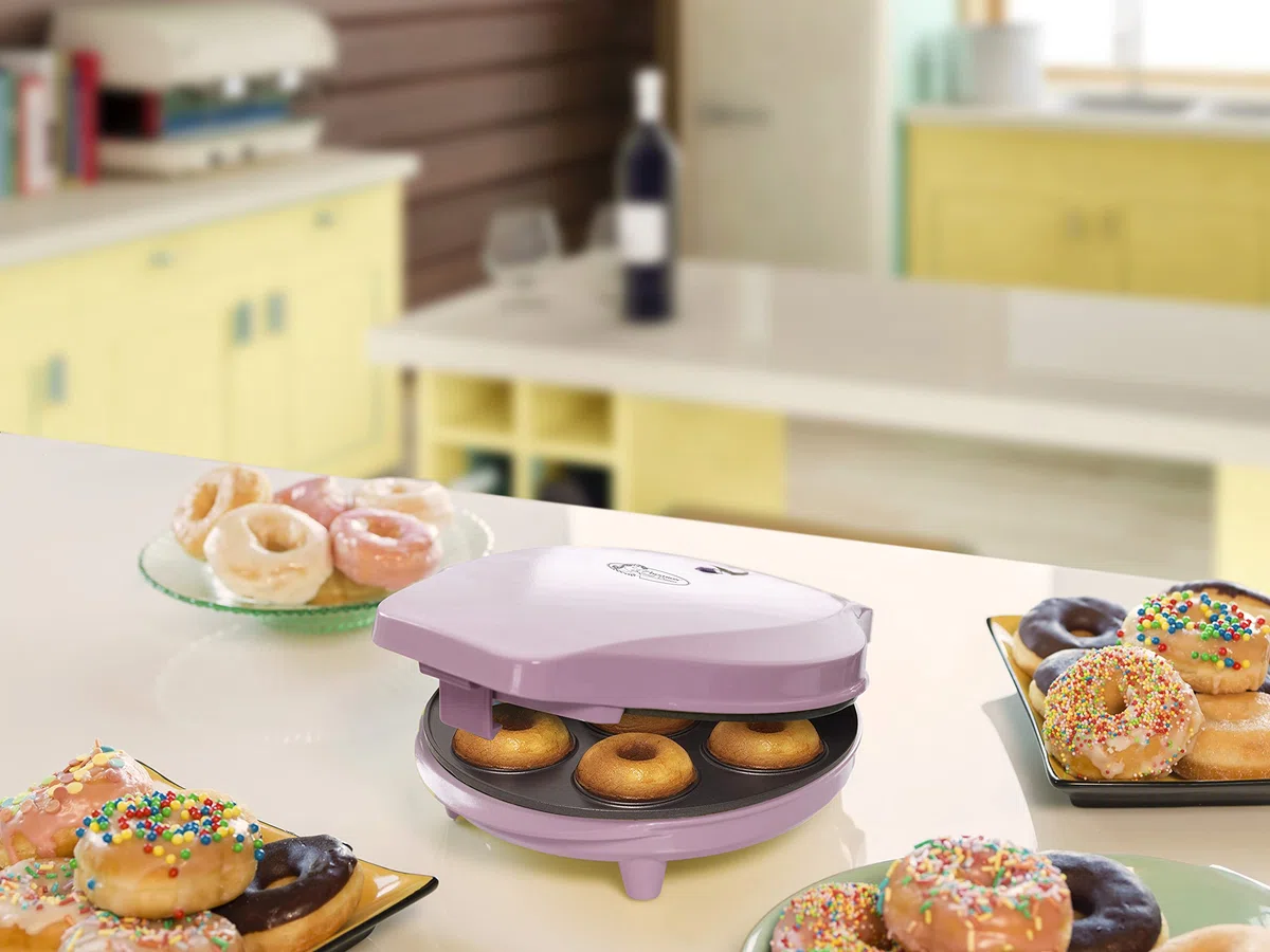 Bestron macchina per ciambelle elettrica, Donut Maker per 7 ciambelle piccole, incl. antiaderente & indicatoro luminso, 700 watt, colore: Rosa