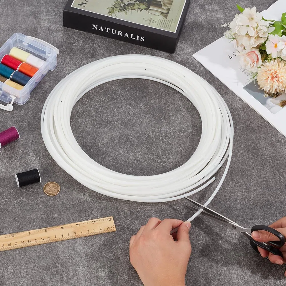 BENECREAT Striscia di Plastica per Modellazione PE Da 25 m, Cordino di Plastica Bianco Da 5mm per Uncinetto, Maglieria, Tessitura O Rifinitura Negli Indumenti, Cuscini