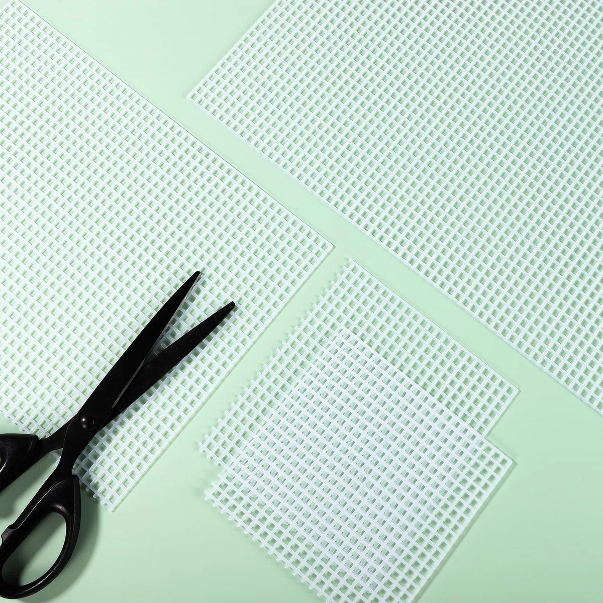 6pz Fogli di Tela a Maglie Plastica, 28x23cm 5CT Tela in Rete Plastica Fogli Tela in Rete Plastica per Ricamo Schermo in Rete Plastica per Lavori All'Uncinetto Fai Da Te(Trasparente)