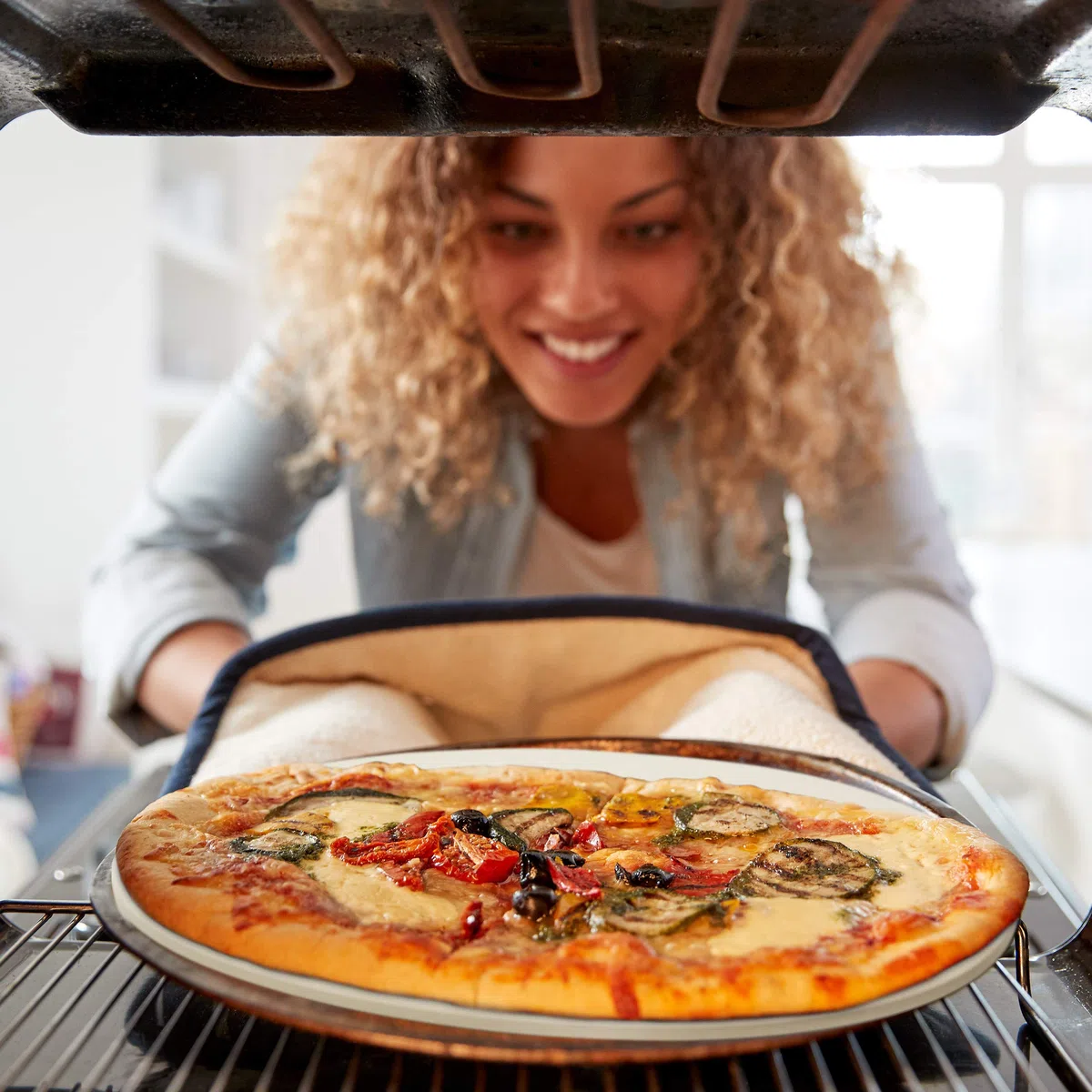 Relaxdays Pietra Ollare per Pizza, Cordierite Rotonda, Diametro 33 cm, Accessorio per Forno e Grill, Refrattaria, Beige