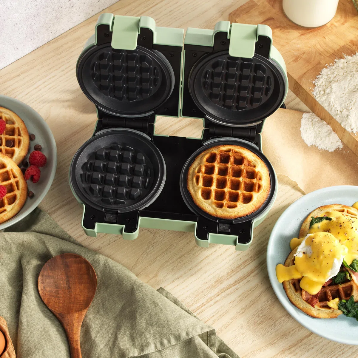 GILES & POSNER Double Mini Waffle Maker – Macchina per waffle antiaderente, snack dolci/salati, compatta, piastre rimovibili da 11,5 cm, waffle stile americano, verde pastello, 1100 W