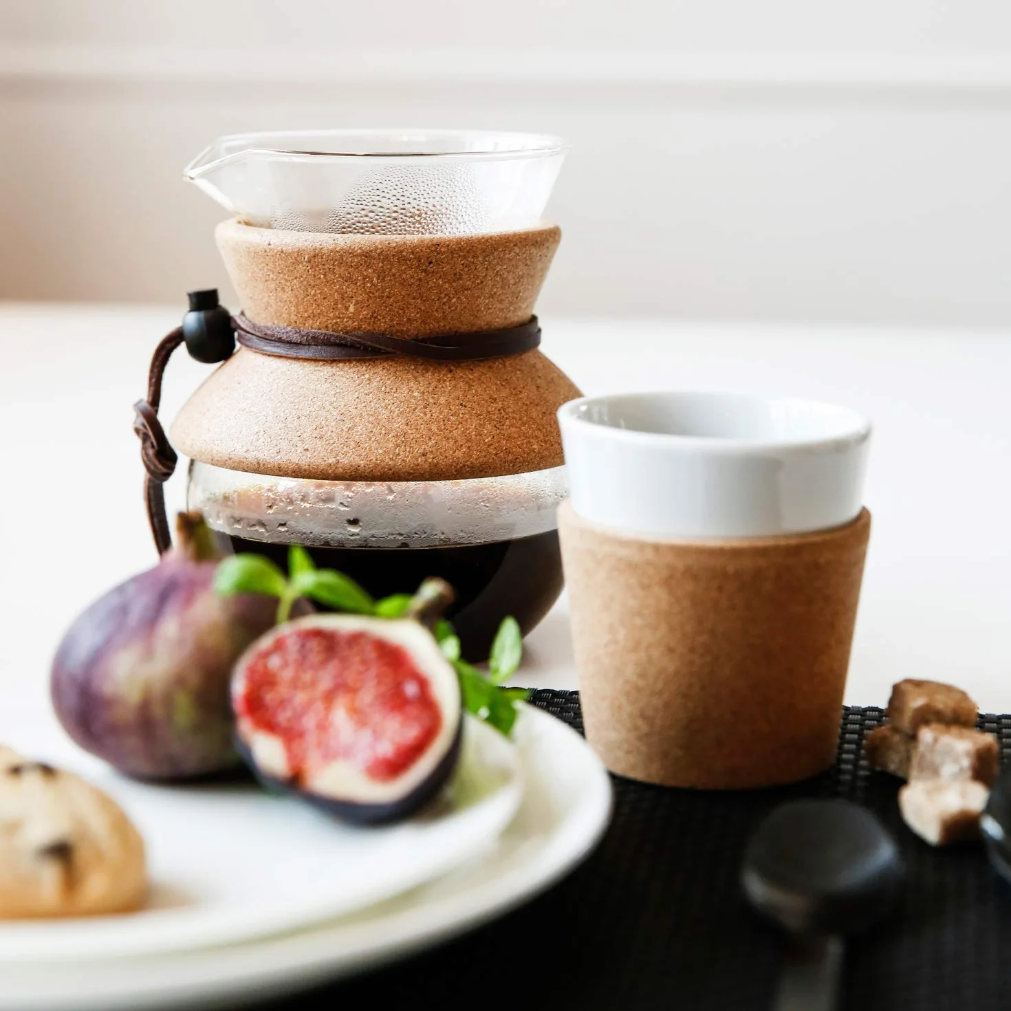 Pour over: caffettiera con filtro dorato, becco corto, 0.5 l