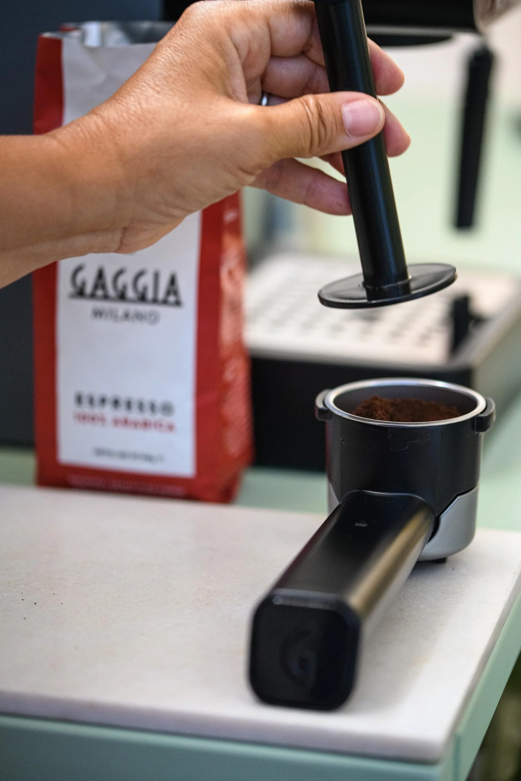 Gaggia EG2109 Grey Macchina Manuale da Caffè Espresso, Macinato o Cialde, Sistema POD per Espressi Cremosi Con Cialde, Pre-Infusione Automatica, 15 bar, Modello 2023, 100% Made in Italy