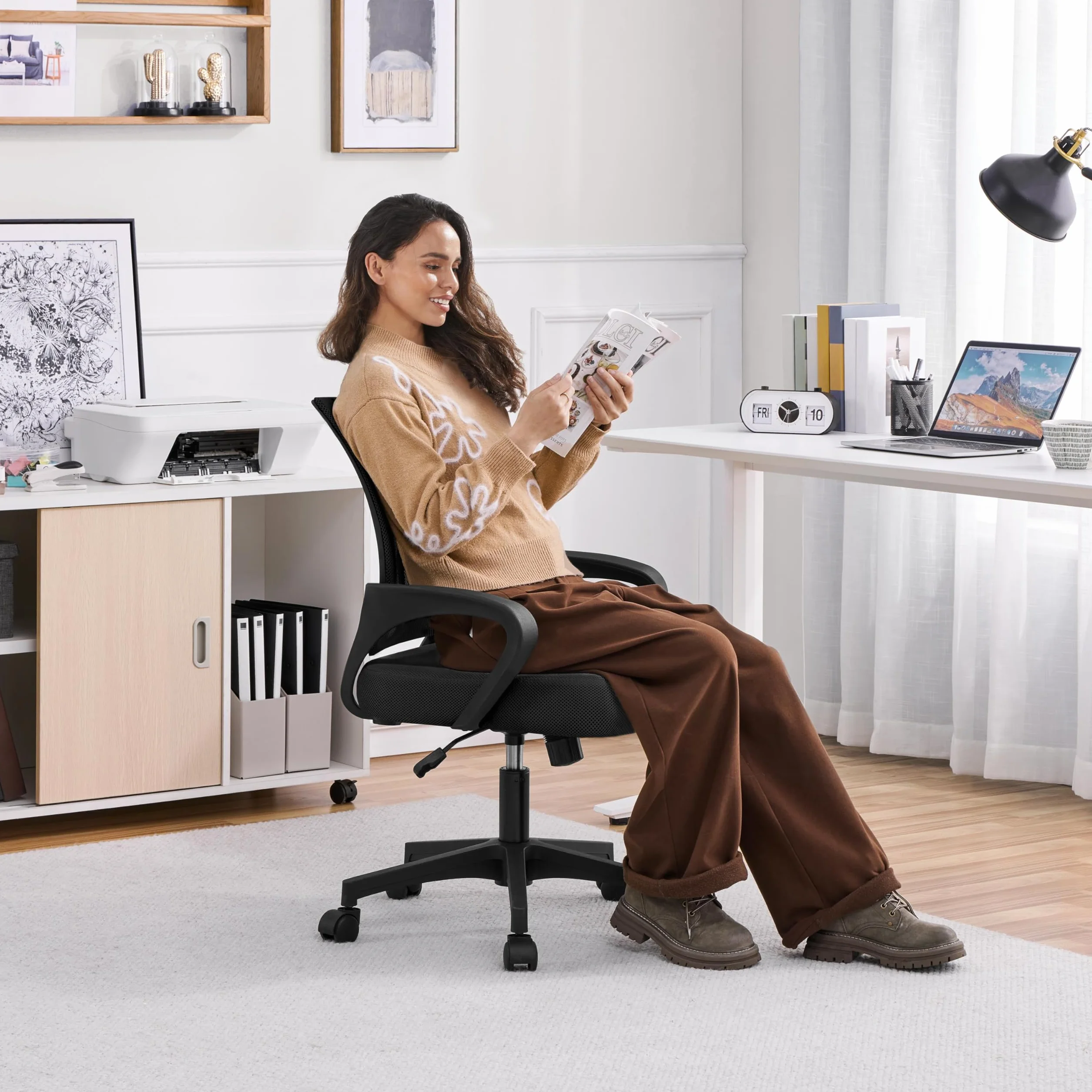 Yaheetech Sedia da Ufficio Scrivania Ergonomica a Rotelle Girevole Reclinabile Imbottita in Rete Traspirante con Braccioli Altezza Regolabile Portata 136 kg Nera