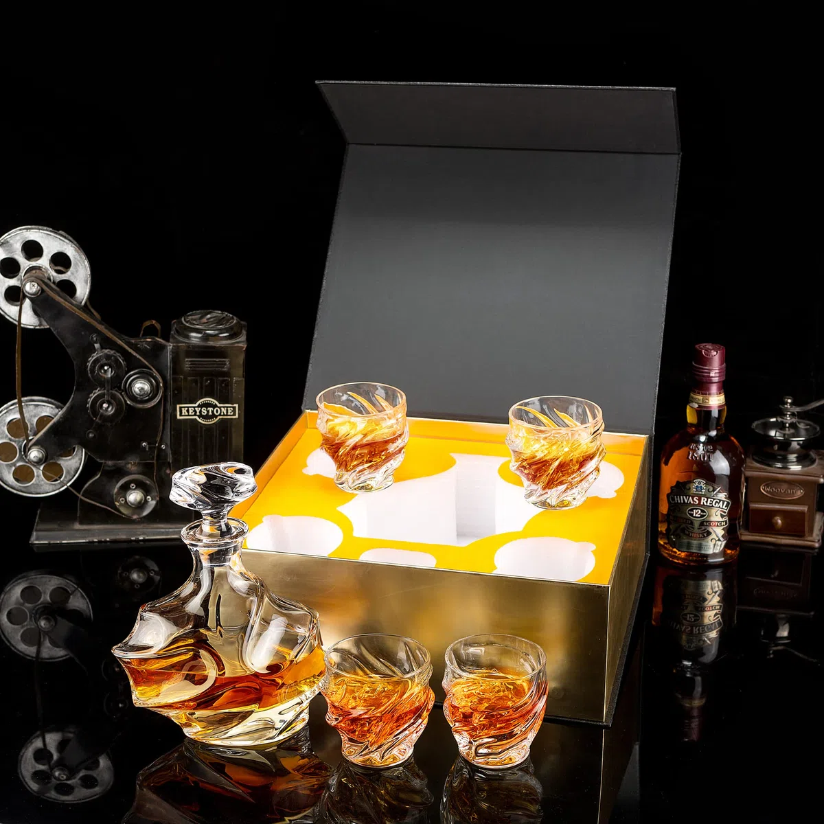 KANARS Bottiglie e Bicchieri da Whisky, Decanter da Whiskey Cristallo, 750 ml Bottiglia con 4x 260 ml Bicchieri per Cognac, Martini, Whisky, Scotch, Bourbon, Bellissimo Regalo, 5 Pezzi