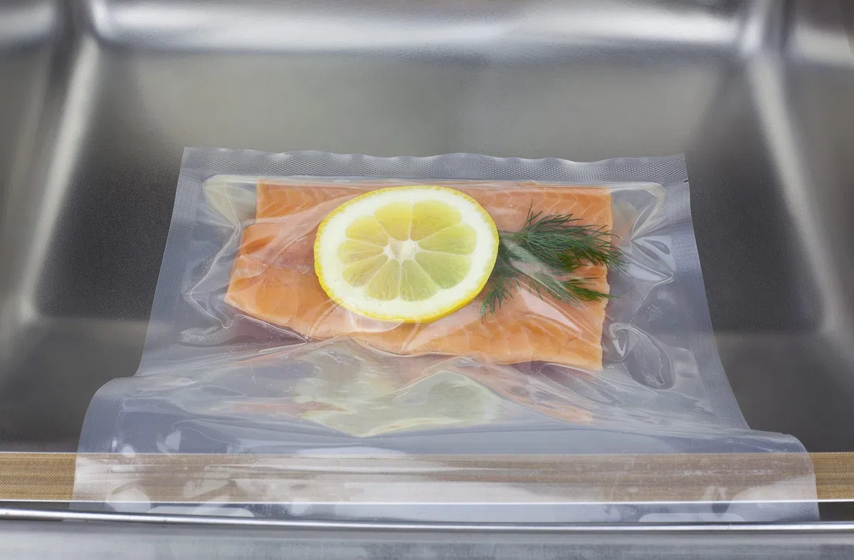CASO Linea 3 Stelle Sacchetti Sottovuoto per Alimenti, 100 Buste 25 x 35 cm per macchine a campana, adatti alla cottura Sous Vide, senza BPA, spessore 90 μm, Made in Europe