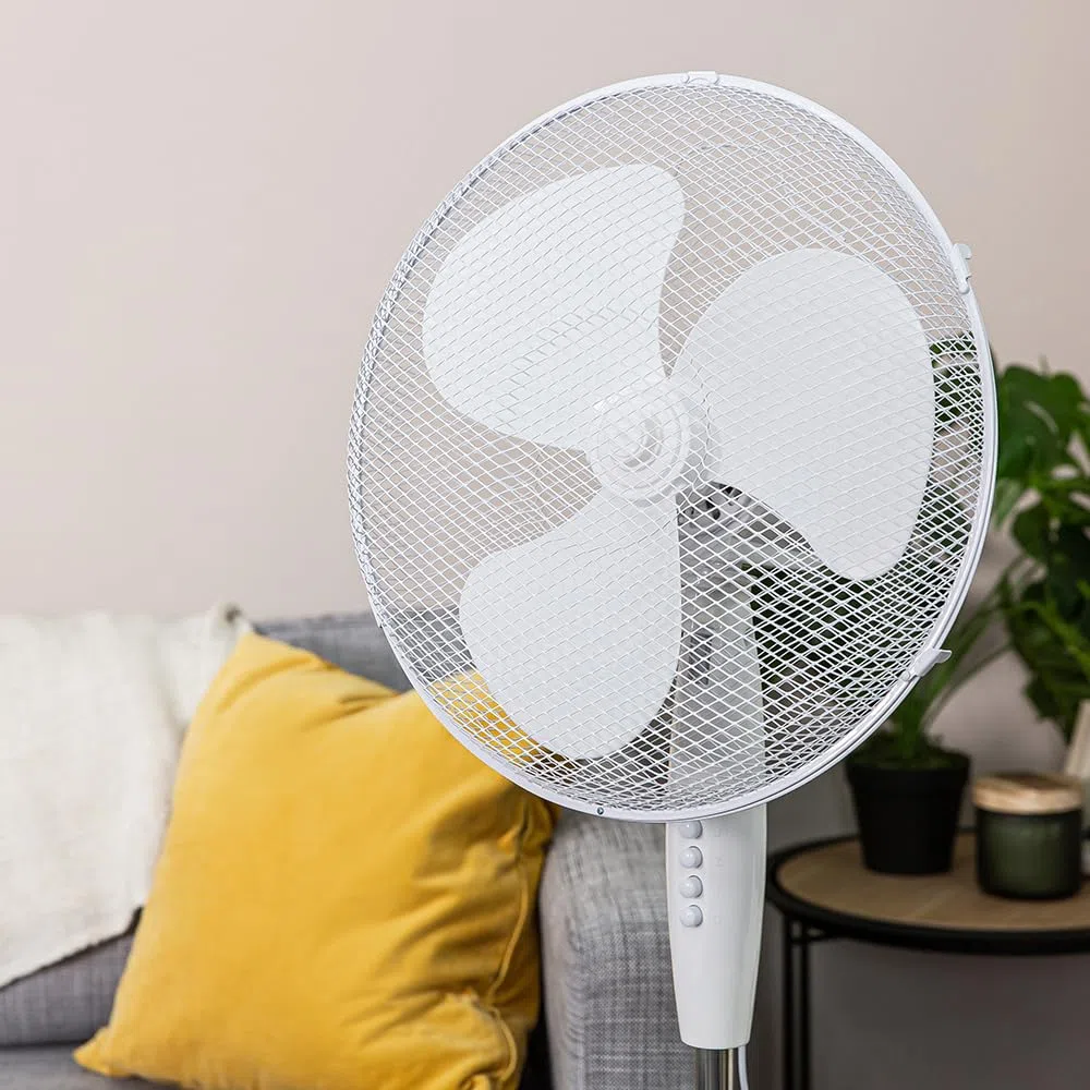 Russell Hobbs Ventilatore con Piedistallo Leggero da 40,6 Cm, 3 Velocità, Oscillazione ad Ampio Raggio, Flusso D'Aria Potente, Altezza Regolabile, Bianco Rhppf1621