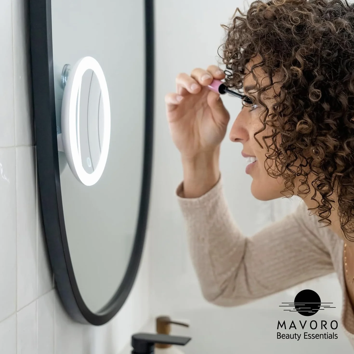 Mavoro Specchio Ingranditore LED 17 cm con 3 ventose forti | Ingrandimento 10X | Specchio trucco & cosmetico da viaggio portatile illuminato (batteria integrata ricaricabile USB-C | 10X)