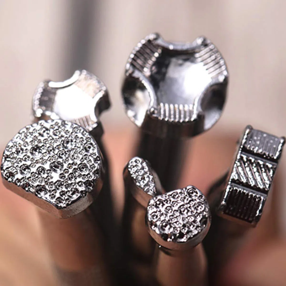 6 Pezzi Utensili per timbratura in Pelle,6 Diverse Forme di Strumenti per la Stampa in Pelle Utilizzato in Pelle, Borse, Portafogli, Cinture e pelletteria