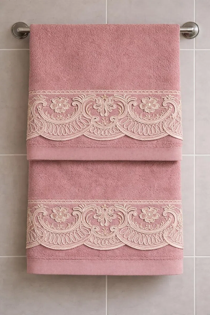 Corredocasa SET Asciugamani 1+1 in Spugna di Puro Cotone, Prodotto in Italia - Set Viso 60x100 e Ospite 40x60 con Pizzo Macramè - Morbidi, Assorbenti e di Alta Qualità - Idea Regalo Bagno (Cipria)
