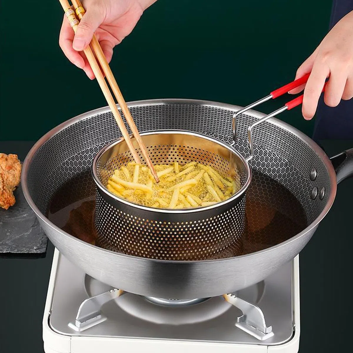Cestello Per Friggere, Cestello Per Friggere in Filo Tondo Cestello Per Friggere in Acciaio Inossidabile Cucina con Manico Colino da Cucina Colino Per Patatine Fritte(16CM)