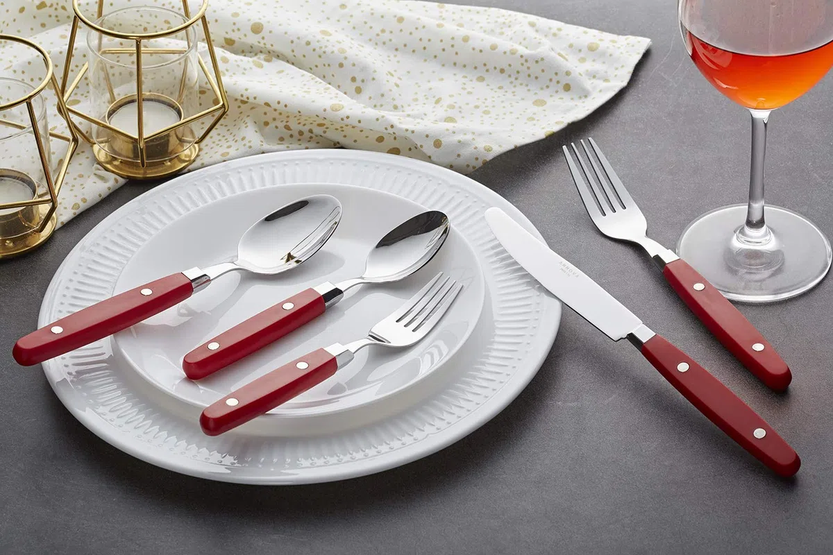 Annova, set di posate in acciaio inox con manico colorato con rivetto/posate stile retrò (Rosso, 20 Pieces)