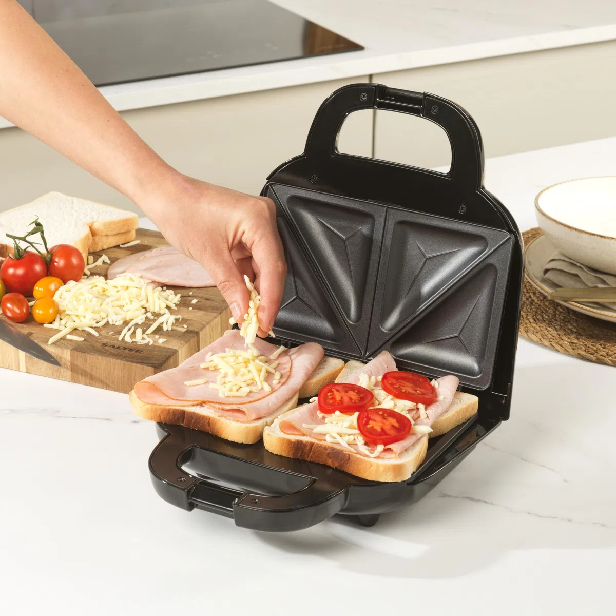 Salter Tostiera elettrica a 2 panini – Tostapane a forma di borsa con piastre antiaderenti profonde, controllo automatico della temperatura, manico a tocco freddo, 750 W