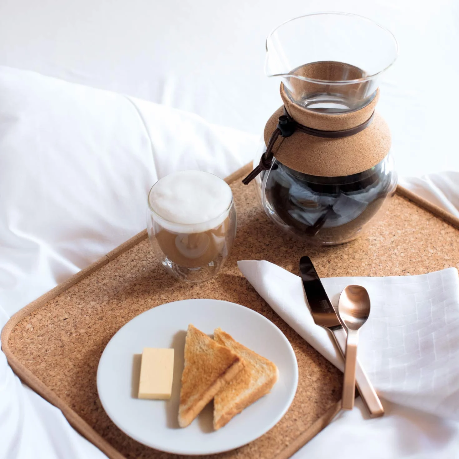 Pour over: caffettiera con filtro dorato, becco corto, 0.5 l