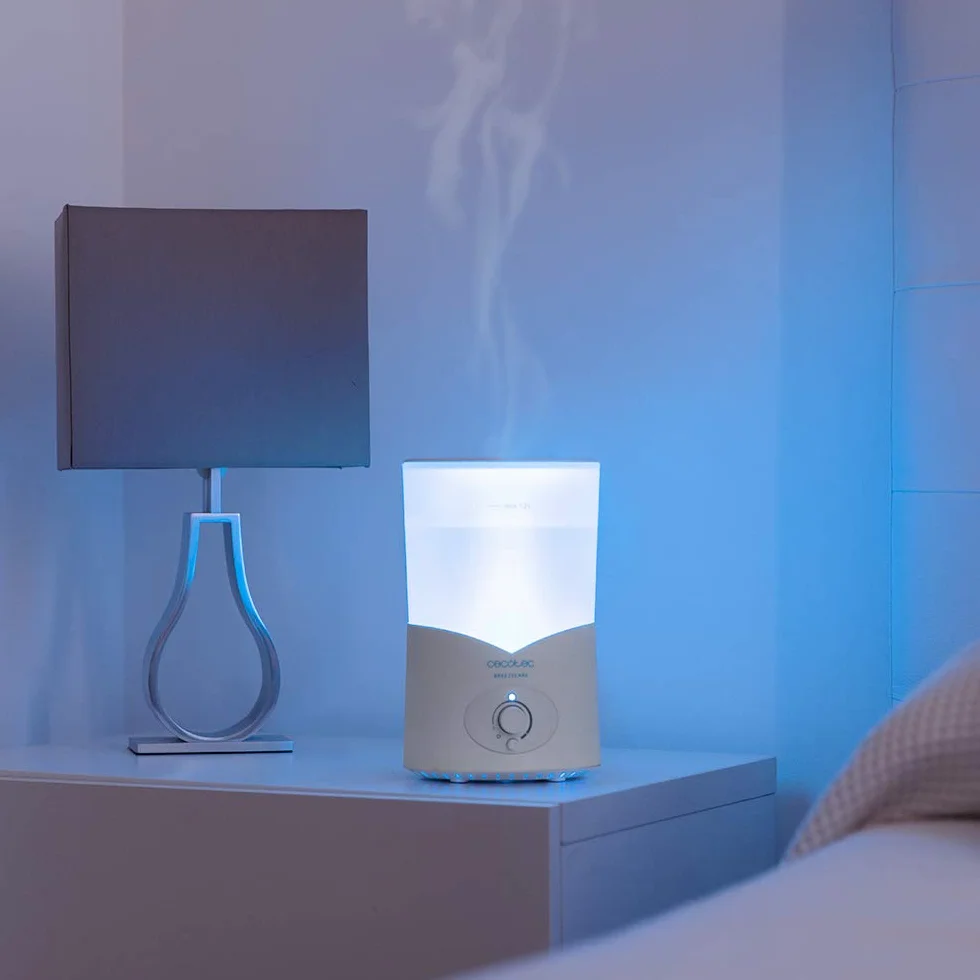 Cecotec Humidifier Breezecare 2000 Light. 25 W, umidificazione 200 ml/h, deposito 1,2 litri, uscita a vapore 360º, controllo manuale, luce a LED, copertura fino a 30 m2