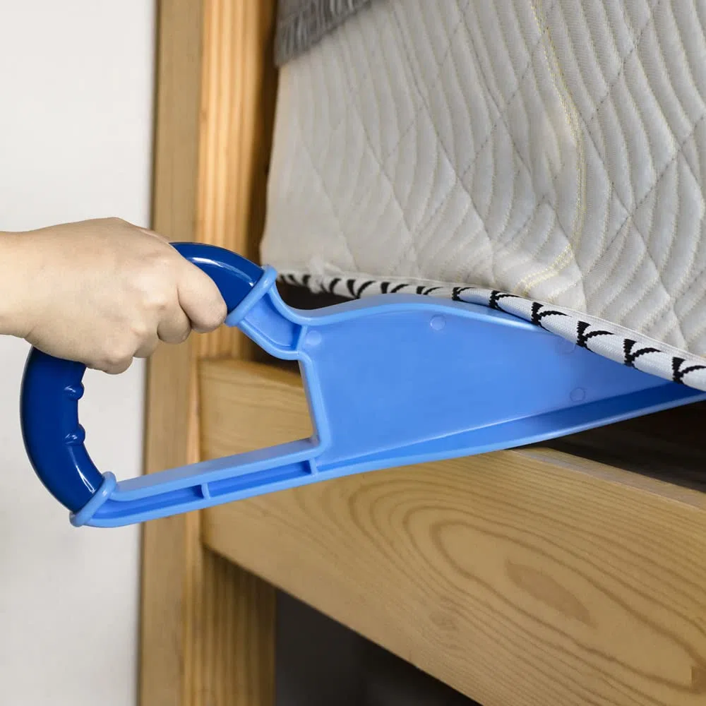 sollevatore per materasso, valido aiuto per rifare il letto e cambiare le lenzuola