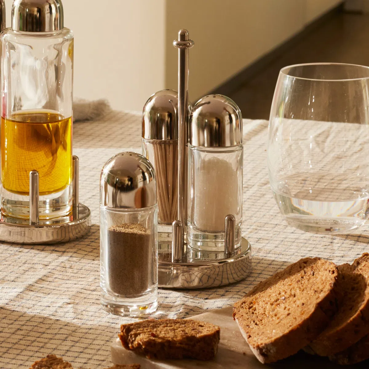 Alessi - 5075 - Spargisale in acciaio lucido e cristallo.