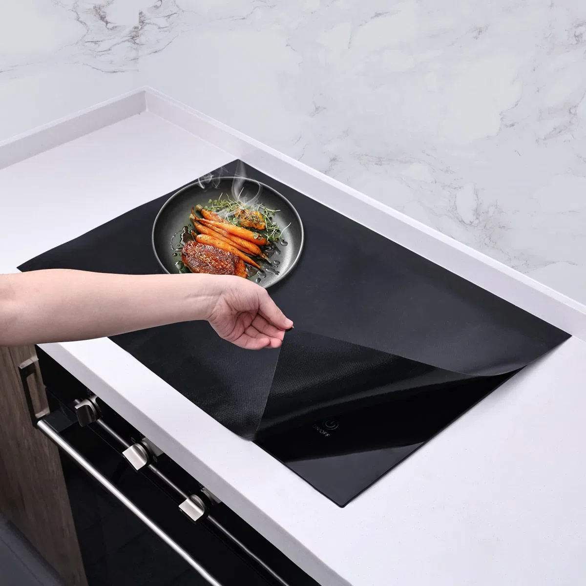 KitchenRaku Protezione Piano Induzione 61x53cm,Tappetino Piano Induzione,Tappetino Protettivo per Piano Cottura a Induzione,Tappetino in Silicone Antiscivolo (Magnetico),Copri piano induzione