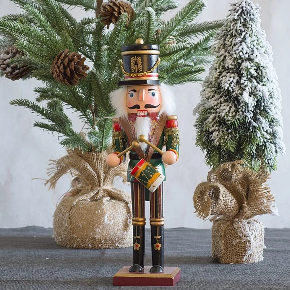 KAHEIGN 2 Pezzi Soldati Schiaccianoci di Legno, 2 Stile 30CM Figure Tradizionali dello Schiaccianoci di Natale Soldato Dipinto in Legno di Pino Premium per Casa Camino Decorazione (Tamburo & Spada)