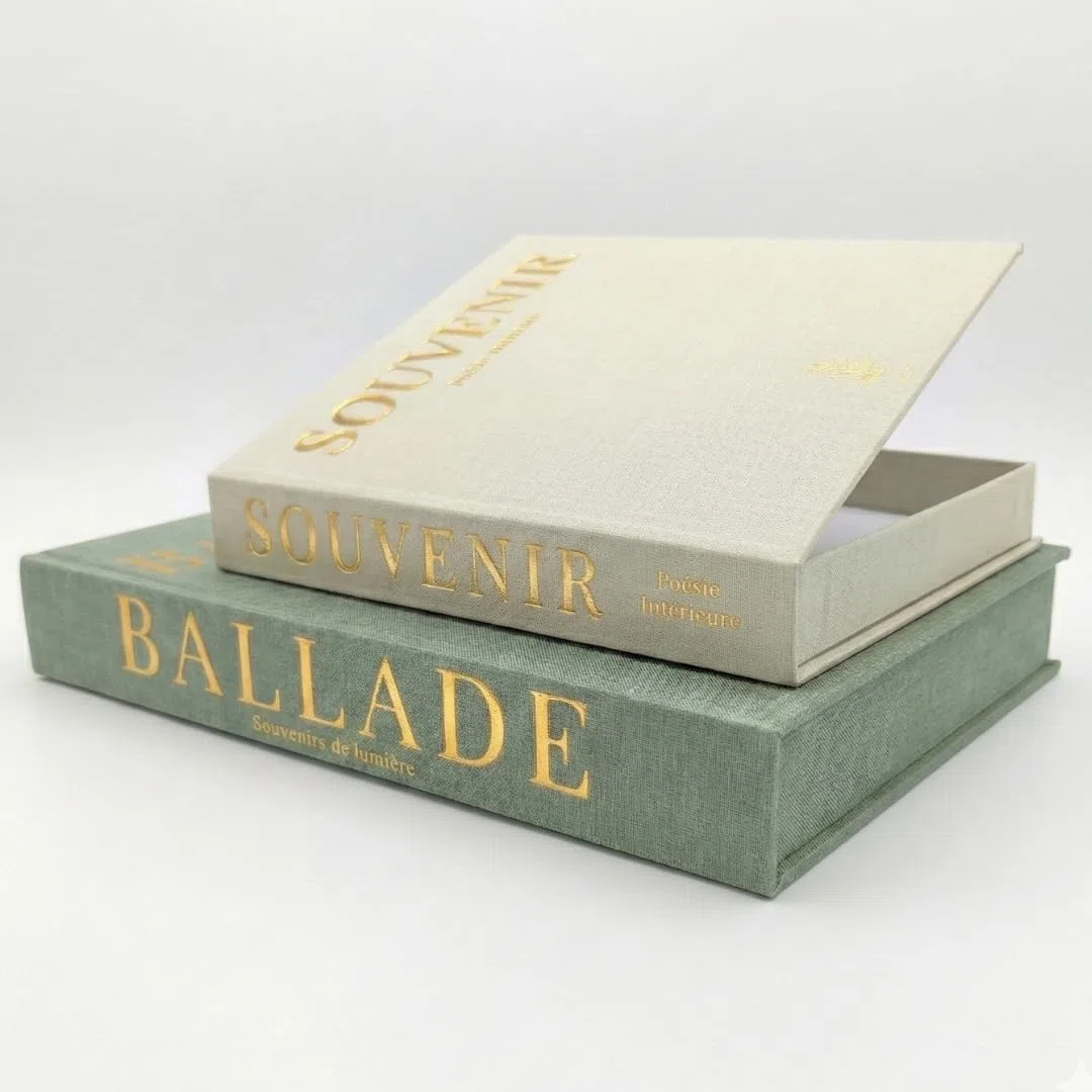 Libri Decorativi Arredamento Set 2 | Libri Finti Decorativi Design con Scatola Libro Contenitore | Coffee Table Book Decorazioni Casa | Libro Porta Oggetti Arredo Salotto Soggiorno (Verde Salvia)