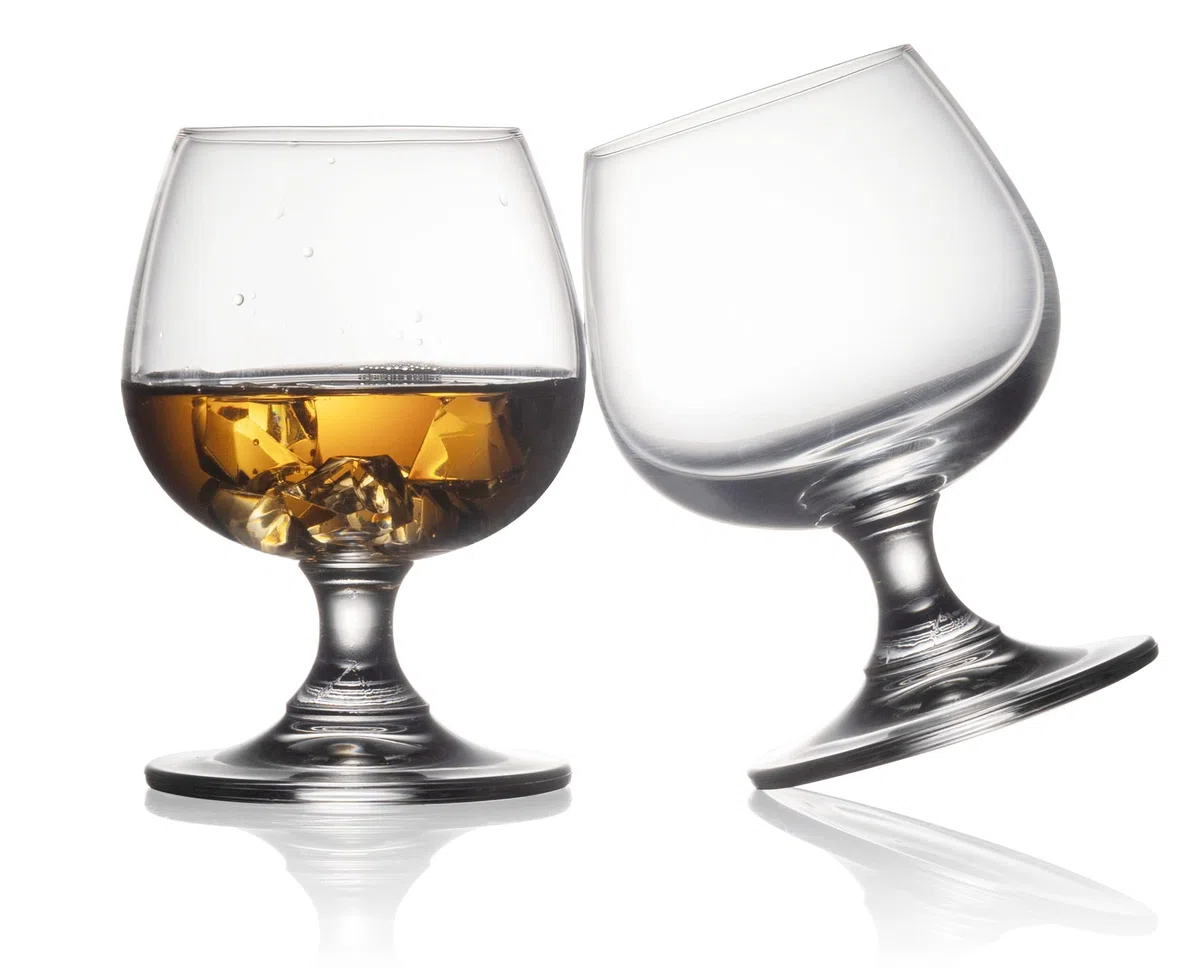 Set di 2 piccoli bicchieri di cristallo da 250 ml per whisky e cognac, ottimi per il bar di nozze e la festa di casa.
