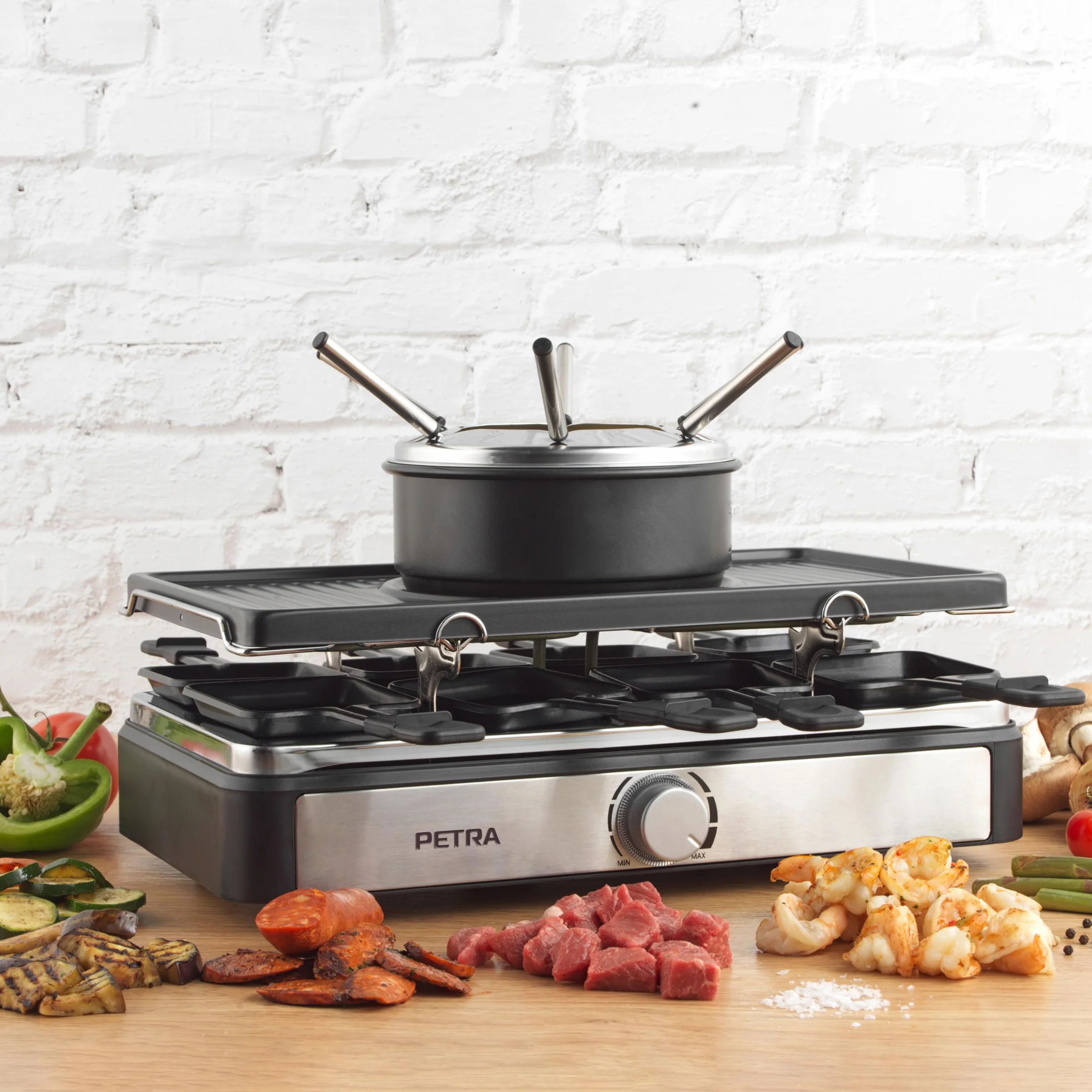 Petra PT4513VDE Grill Raclette - 6 Persone 2 in 1 Piastra Raclette e Foduta Formaggio, padelle per griglia antiaderenti, termostato regolabile, 6 forchette, 8 spatole in legno, Pentola da 1,3L, 1400W