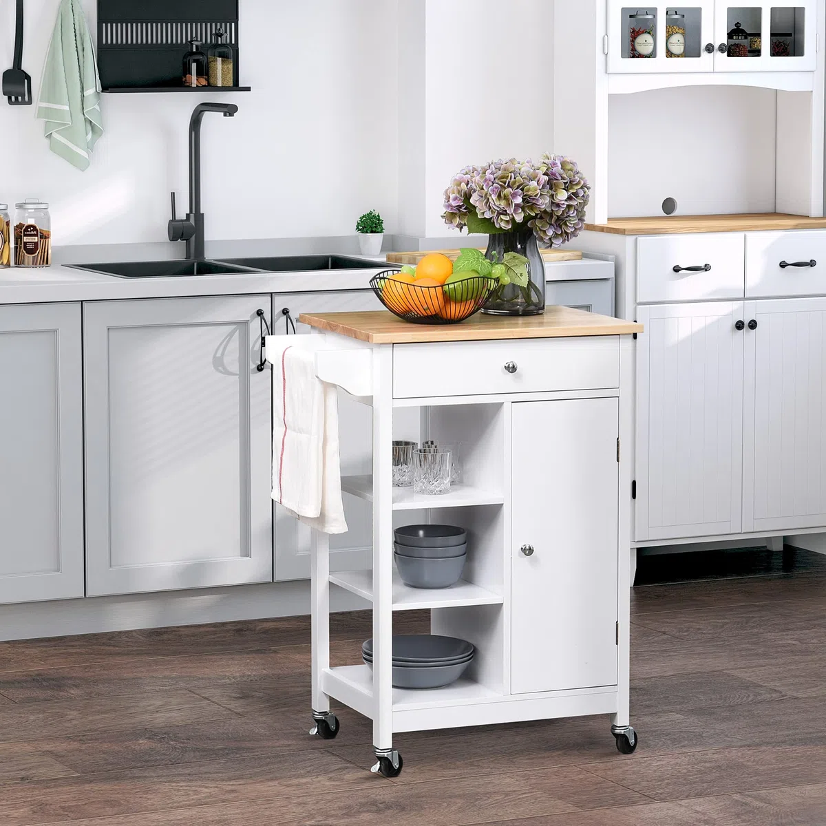 HOMCOM Carrello da Cucina Salvaspazio in MDF con Piano di Lavoro in Legno di Gomma, Cassetto, Armadietto, 3 Mensole, Ripiani Regolabili, Porta Strofinacci e Ruote Girevole, 66x39.5x86.5cm, Bianco