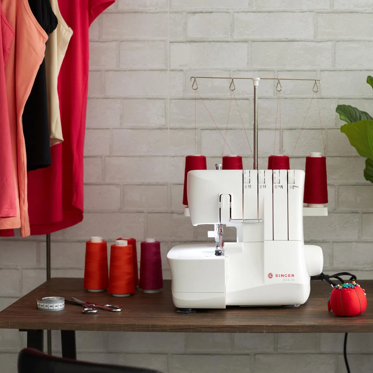 SINGER S14-78 Serger, Bianco