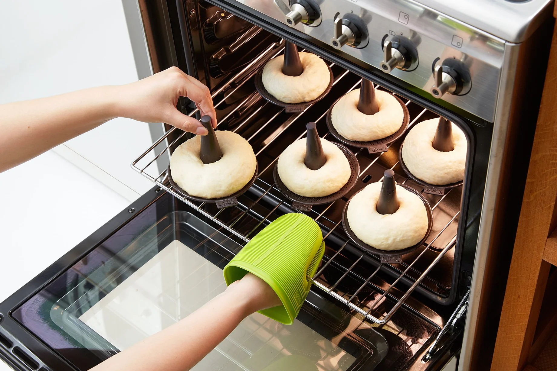 Lékué Lekue Maker with 6 Individual Bagel Molds, Silicone, Marrone, 10.3 x 12.4 x 13.5 cm