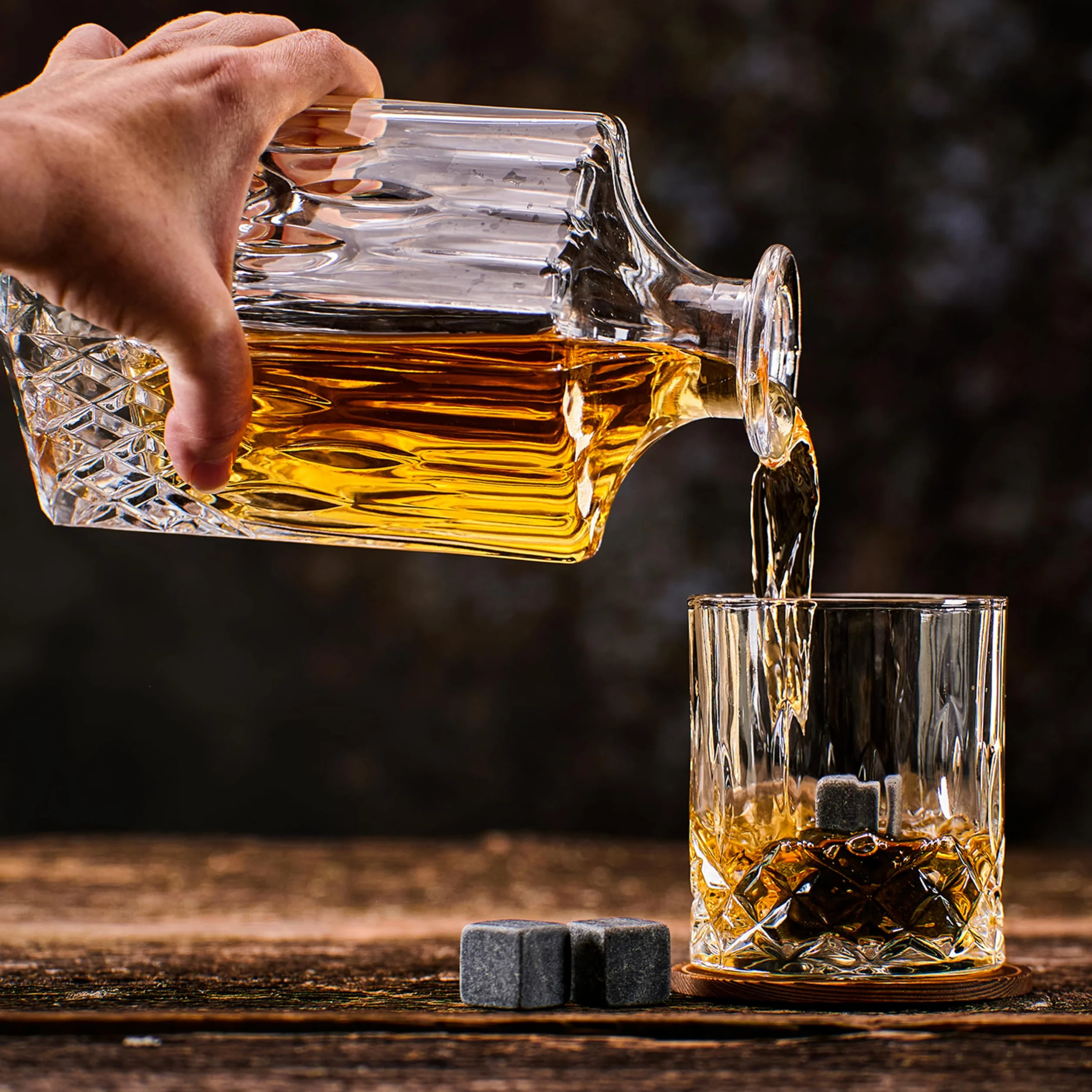 Whisiskey Set Bicchieri da Whisky - Set Whisky Regalo - Idee Regalo Uomo Compleanno - Scatola Regalo, 2 Bicchieri da Whisky x 310ML, 8 Cubetti di Ghiaccio Riutilizzabili, Accessori