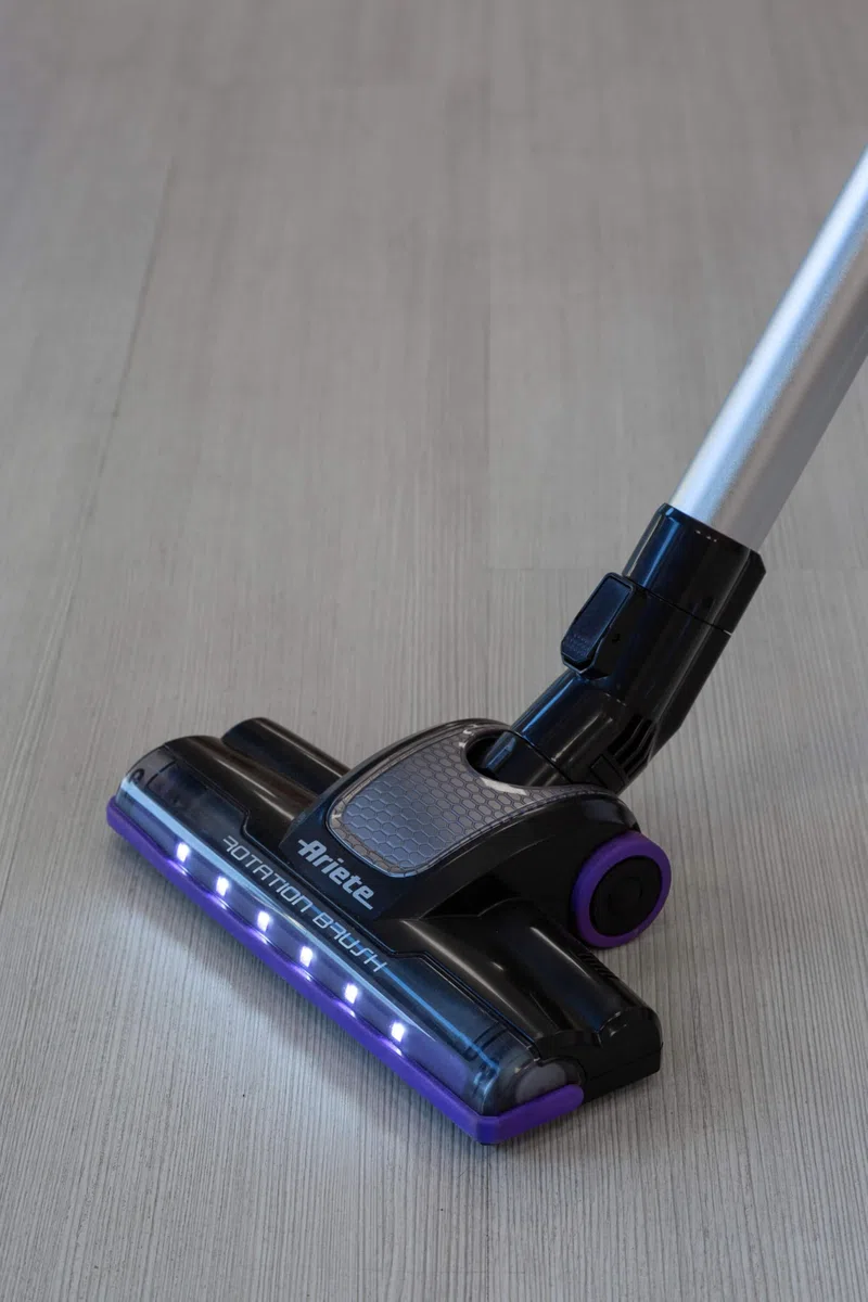 Ariete 2359 Handy Force RBT, Scopa elettrica con Filo 2 in 1 aspirapolvere e aspira briciole, 600W, Filtro HEPA, Tecnologia ciclonica Senza Sacco, Spazzola motorizzata, Viola