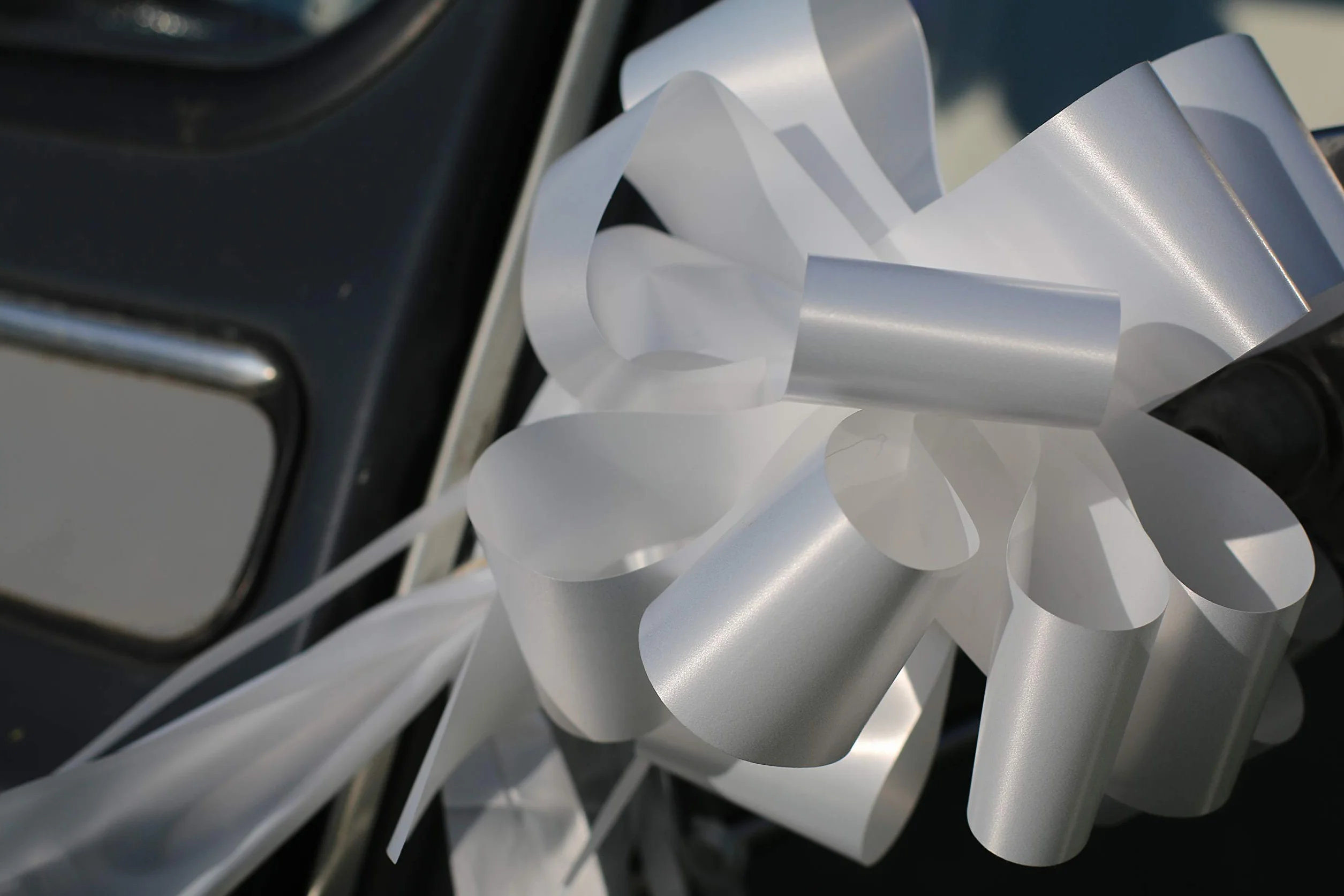 BOLIS Kit COCCARDE Bianco | Decorazione Auto Matrimonio |Fiocchi Auto | Ideale per Auto CASA Nozze Battesimo Laurea Comunione Gran Fiocco