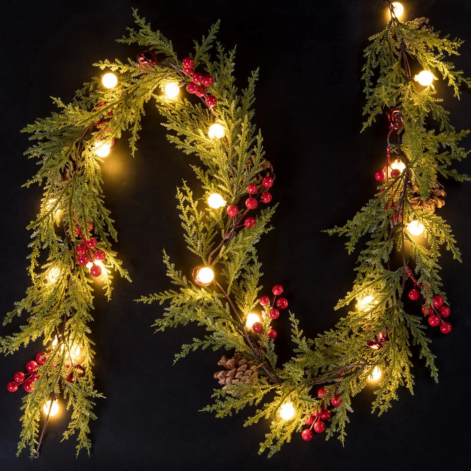 Ghirlanda Natalizia, Quntis Ghirlande Artificiali 175cm con 20 Lampadine, Pigne, Bacche Rosse, Campanelle Natalizie 8 Modalità di Luce e Timer Ghirlanda di Natale per Decorazioni Natalizie