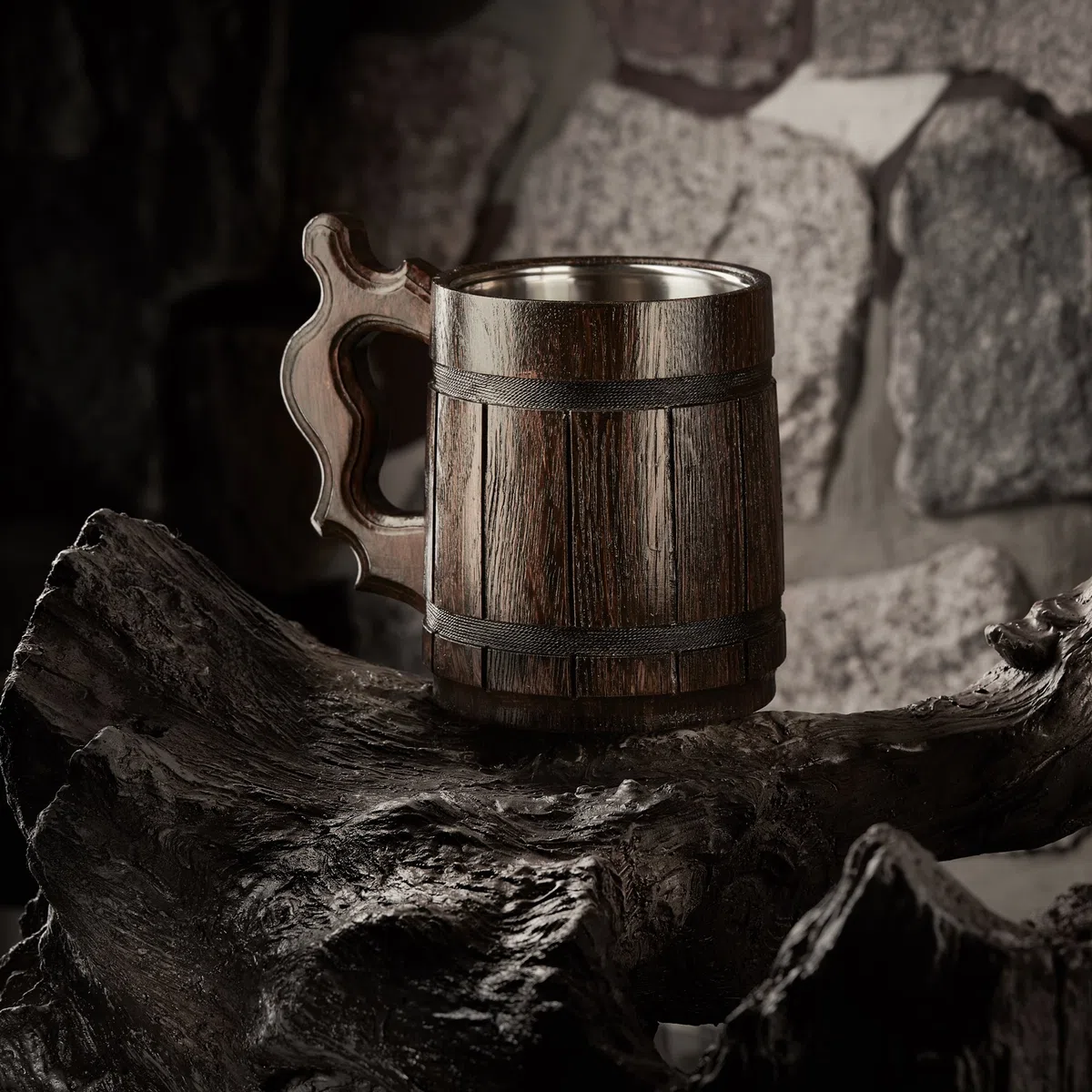 Boccale Birra Legno - in quercia - fatto a mano con sorprendente maestria e materiali di qualitŕ - foderato in metallo - Resistente - Robusto - Di Lunga Durata