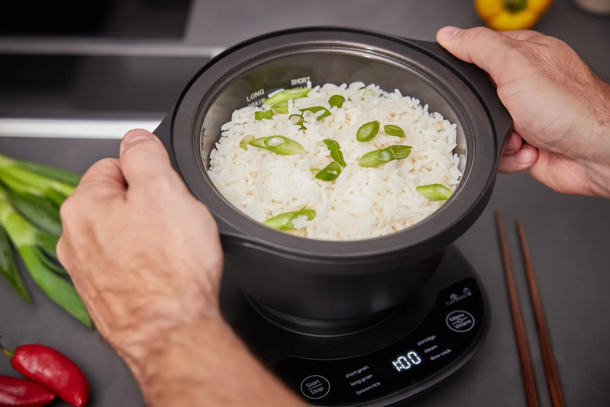 Yum Asia Kotori Mini cuociriso Donburi con logica fuzzy avanzata, ciotola in ceramica ninja (1 tazza, 0,18l), 3 funzioni di riso, 3 funzioni multicooker, indicatore LED, 220-240V (Antracite/nero)