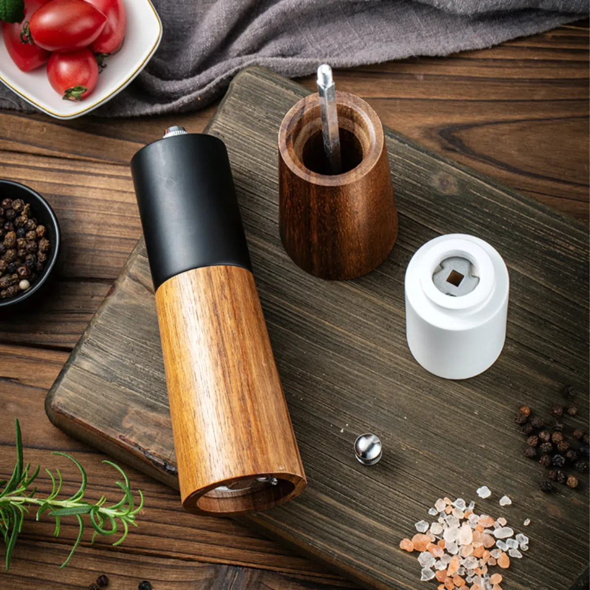 Macinaspepe in legno con sottovaso e cucchiaio, set di macinaspezie in legno massiccio e nucleo in acciaio ceramica, set di utensili da cucina, regalo di inaugurazione della casa (2 pezzi