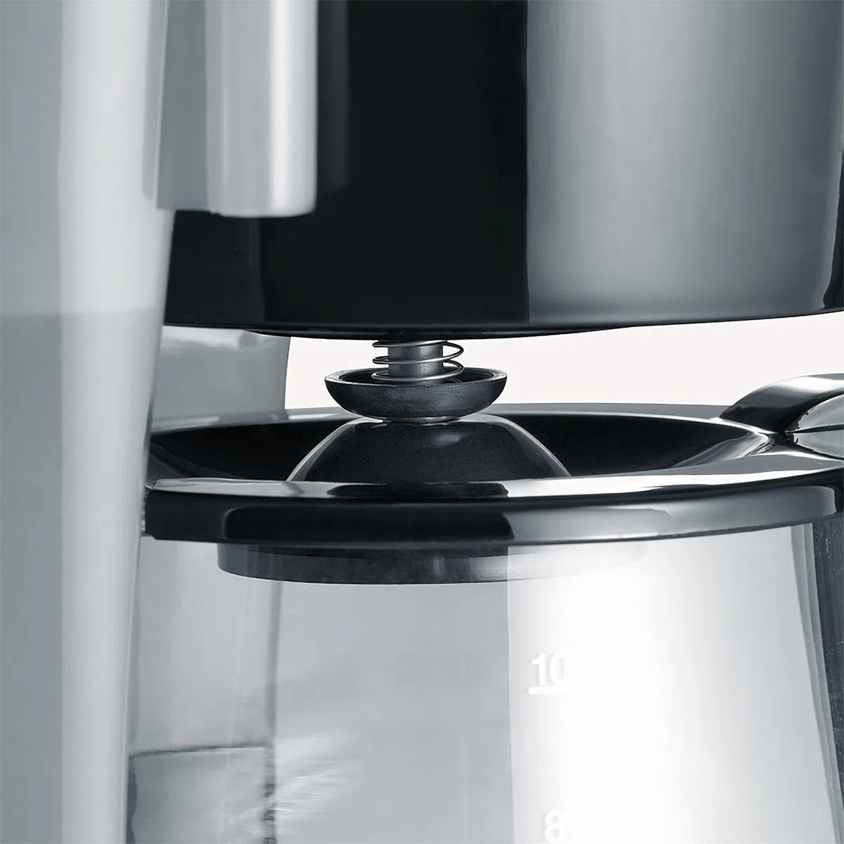 SEVERIN Macchina per Caffè Americano con Caraffa in Vetro, Caffettiera a Filtro fino a 10 Tazze, Piastra Riscaldante, Utilizzo Semplice, 800 W, Nero - KA 4479