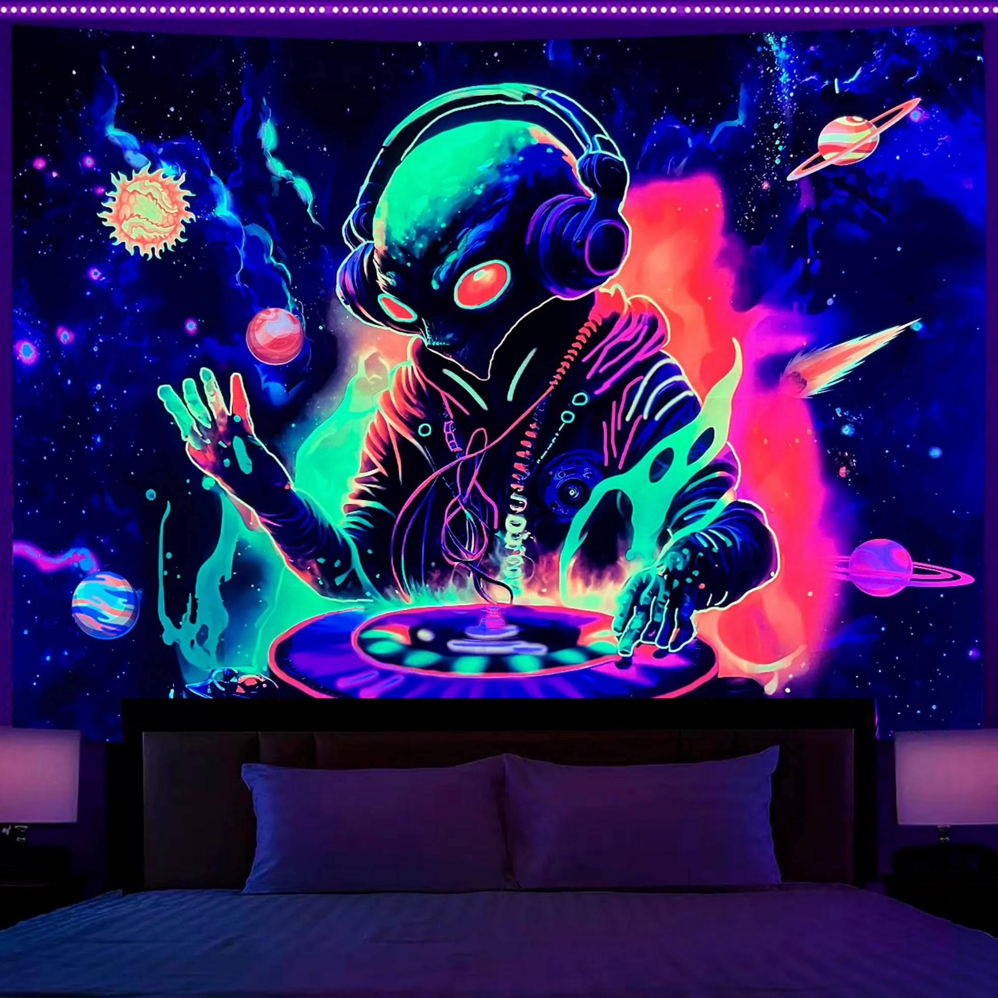 OSVINO Arazzo alieno a luce nera 150x200CM Reattivo ai raggi UV DJ alieno Appeso a parete Arte Arredamento della camera da letto Luna e Sole Poster di pianeti Appeso a parete Arredamento hippy