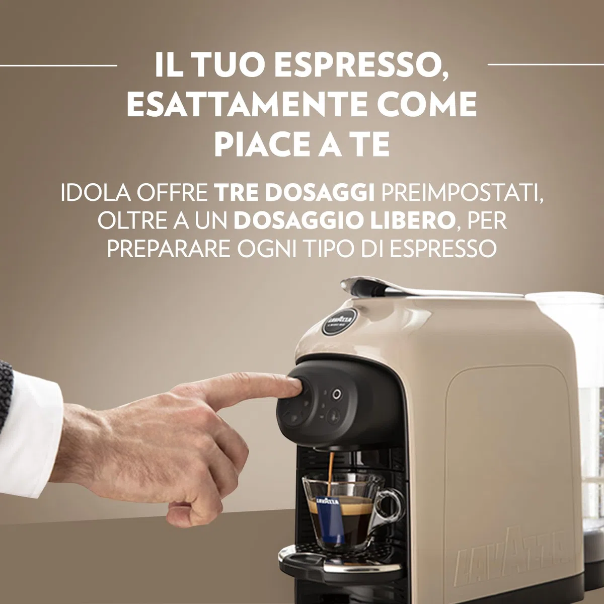 Lavazza, A Modo Mio Macchina per Caffè Idola Nera con 64 Capsule A Modo Mio Assortite, Macchina per Espresso Compatta e Silenziosa, 1500 W, 220-240 V, 50/60 Hz, Capacità Max 1.1 Litri d'Acqua