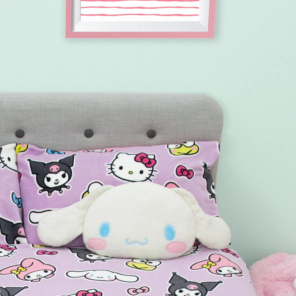 CHARACTER WORLD Cuscino con licenza ufficiale Hello Kitty Cinnamoroll a forma di cucciolo, perfetto per camera da letto o soggiorno, 33 x 40 cm
