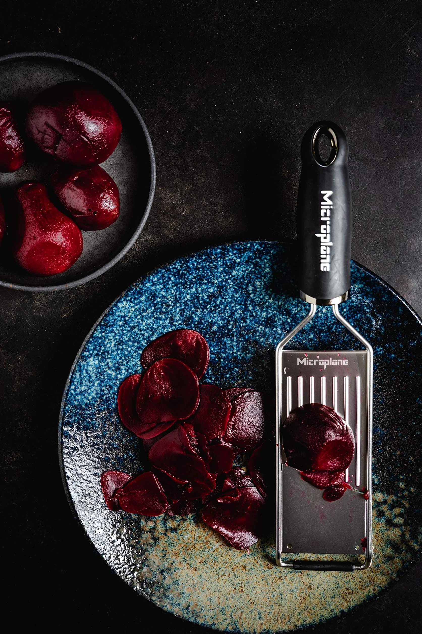 Microplane Grattugia da Cucina Mandolina Acciaio Inossidabile Nera Serie Gourmet Ideale per Patata, Carota, Cetriolo, Zucchina e Barbabietola
