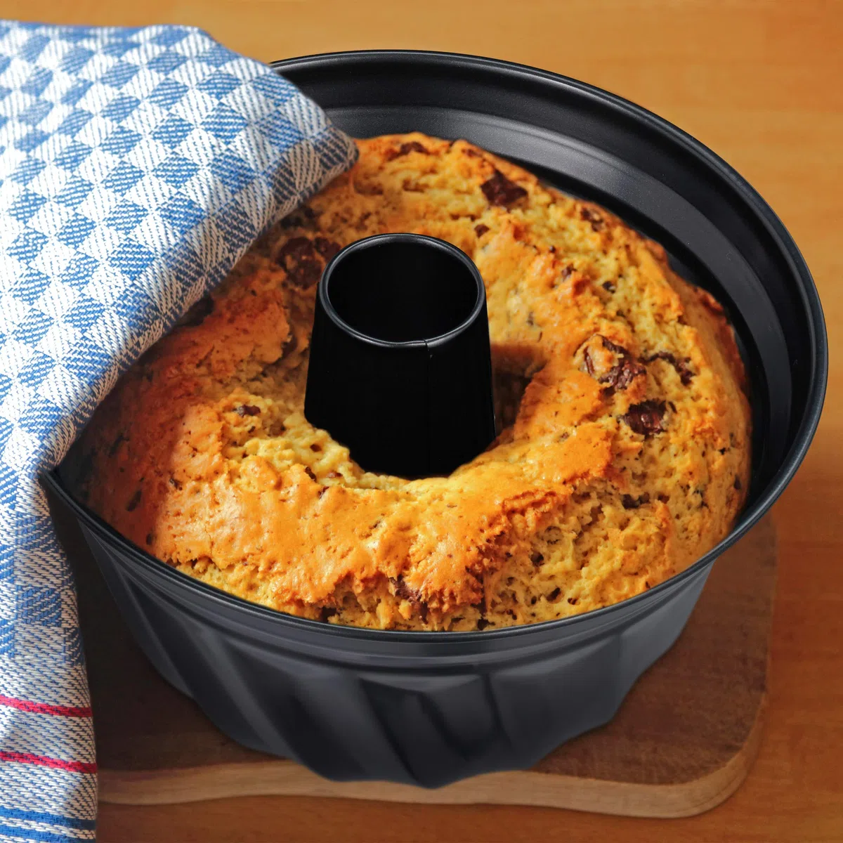 Relaxdays Stampo a Spirale per Ciambellone, Antiaderente, Ø 25 cm, Acciaio al Carbonio, per Torte & Dolci Rotondi, Nero