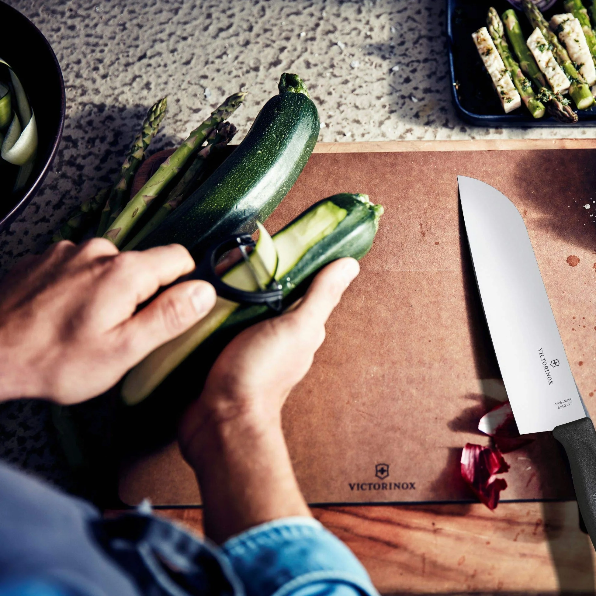 Victorinox Swiss Classic, coltello da cucina/Santoku, lama da 17 cm, acciaio inox, inossidabile, colore nero
