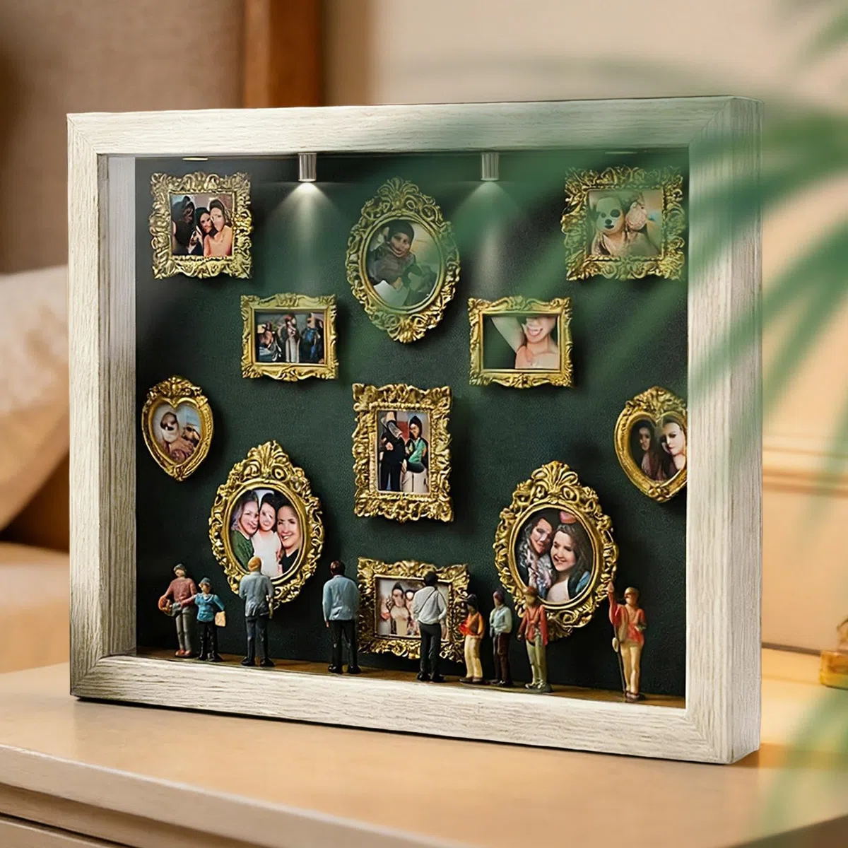 Generico Kit Creativo Scatola Museo in Miniatura - con LED, 8 Figurine E 11 Cornici per Foto Fai da Te | Decorazione per Casa E Ufficio | Regalo Romantico E Personalizzato per San Elegante