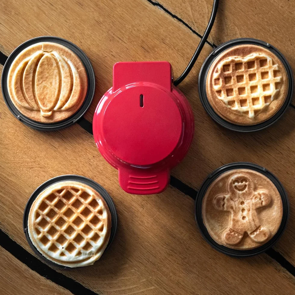 LEHMANN Mini Piastra per Waffle con Piastre Intercambiabili, Forme Zucca, Omino di pan di zenzero, Cuore e Classica, Rivestimento antiaderente – Ideale per le feste dei bambini, Rosso